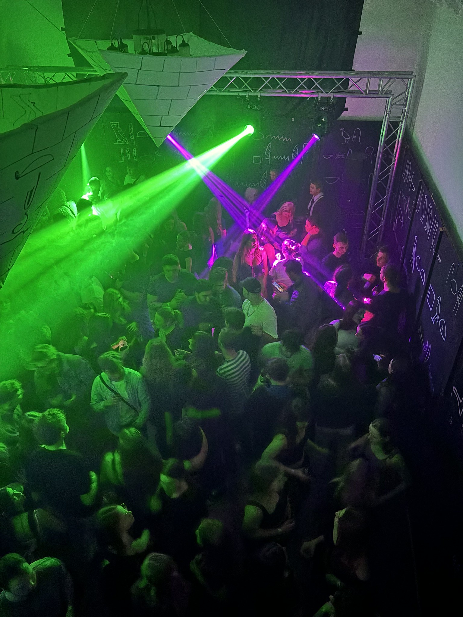 Volle Tanzfläche auf der Großen Stuttgardia Party